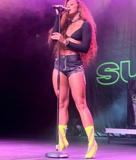 Jilly Anais star perfect photo