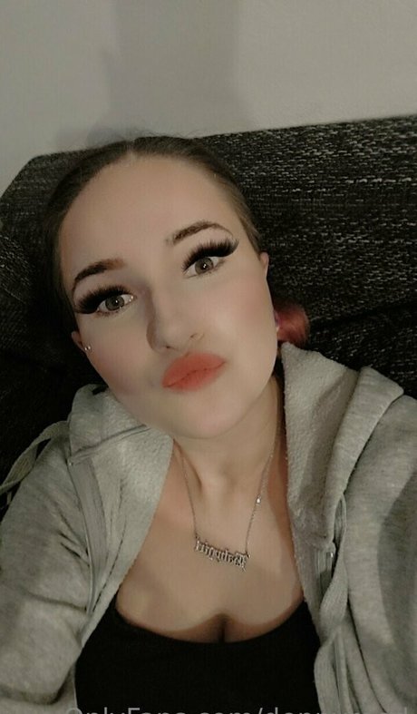 lesbian kissing onlyfans nudes pictures