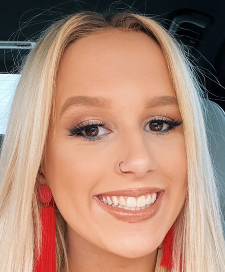 Adora Nicole pornstar hd img