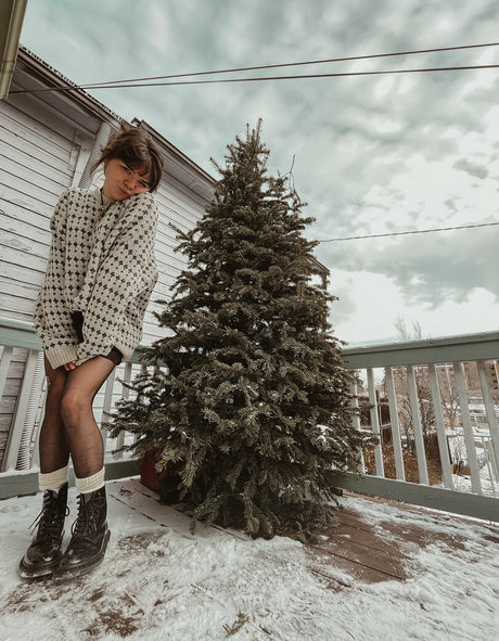 nikkiinatural erotic pornstar img