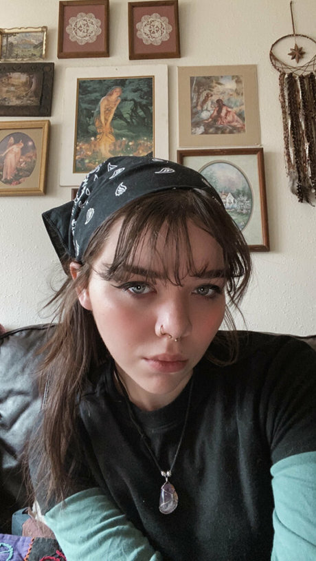 nikkiinatural model porn image