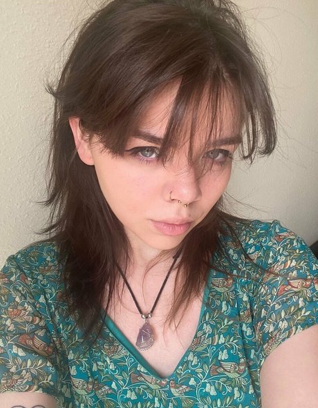 nikkiinatural nudes model photos