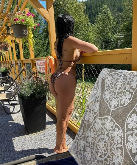 Skinnyroti star pornographic pic