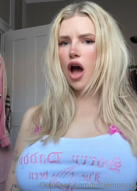 lottiemossof pornstar naked images