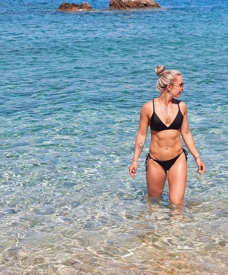 Larissa Van Meerten naked star photos