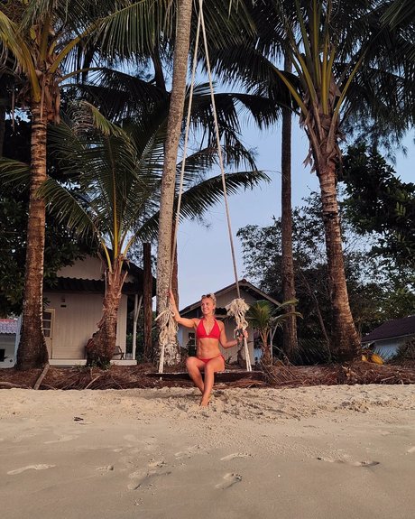 Larissa Van Meerten model adult picture