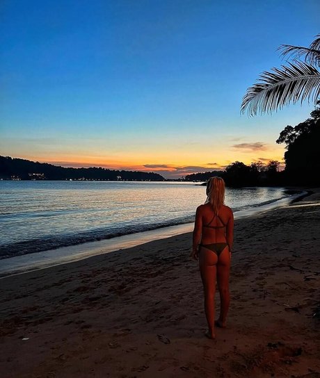 Larissa Van Meerten star nice pics