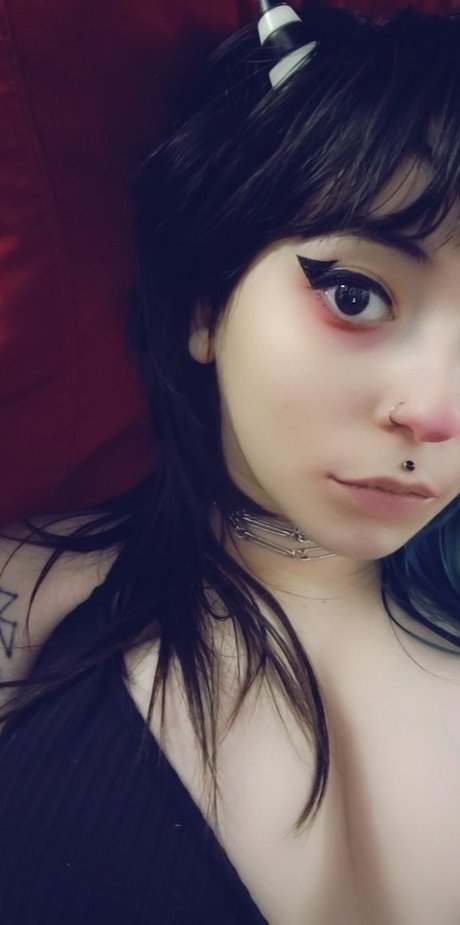 Knives star nude archive