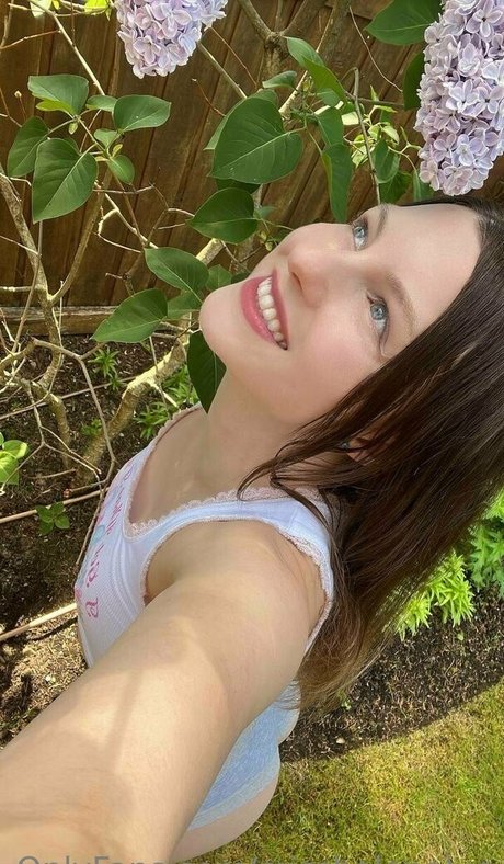 misshelenalue pornographic model gallery