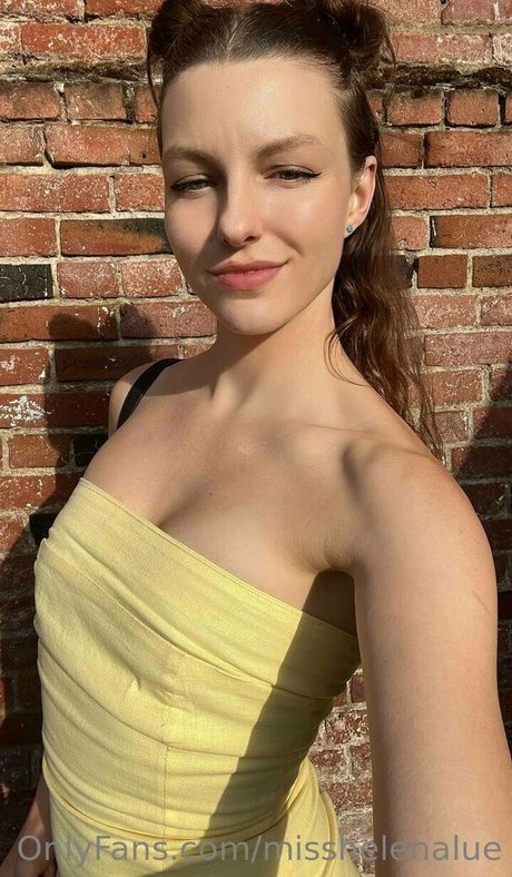 misshelenalue hot model pic