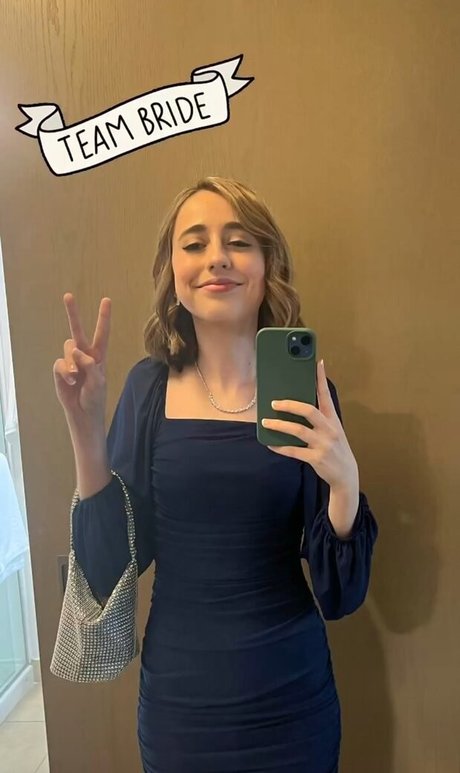 Atwentysomethingloser model nudes photos