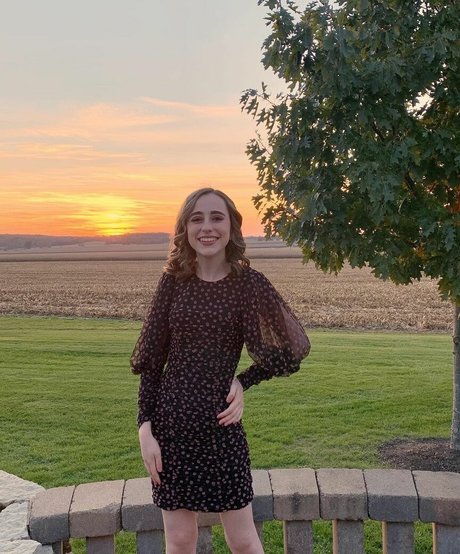 Atwentysomethingloser nudes model archive