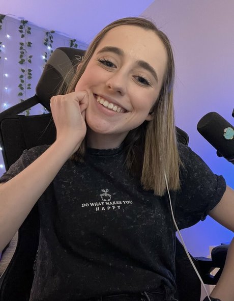 Atwentysomethingloser pornstar top photos