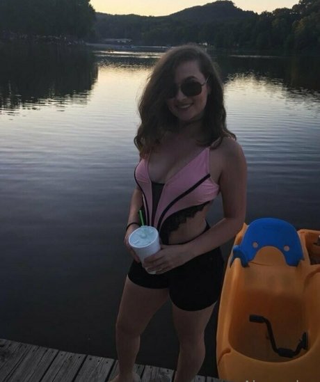 huge shemale onlyfans free naked pic