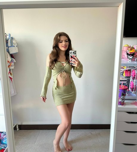 freedellieisla adult model img