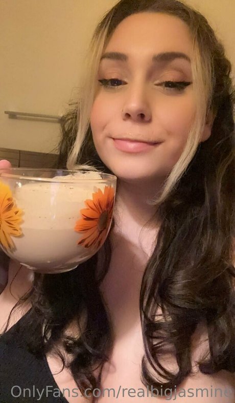 realbigjasmine erotic pornstar pics