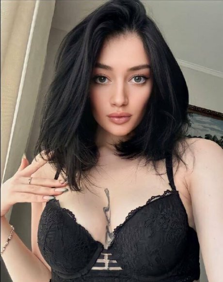 blondyaria exclusive actress images