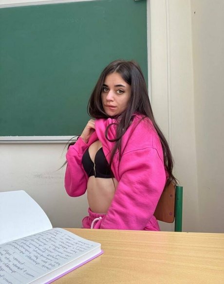 blondyaria model hd pictures