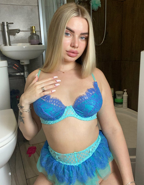 blondyaria perfect actress photo