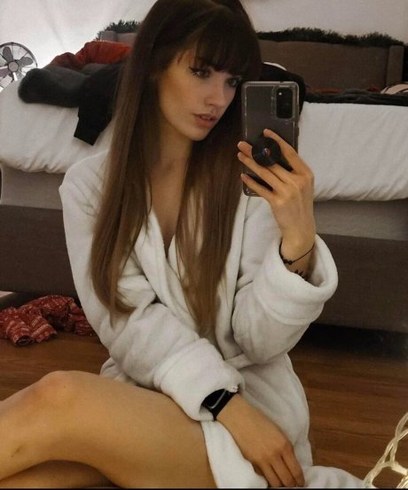 bundaddy nude actress picture