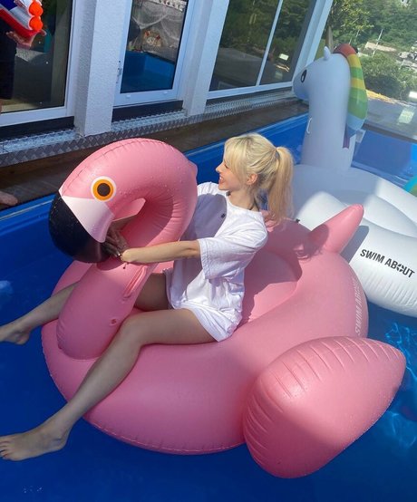 Elina Karimova model art image