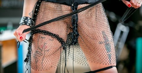 Aritana Maroni model erotic photo