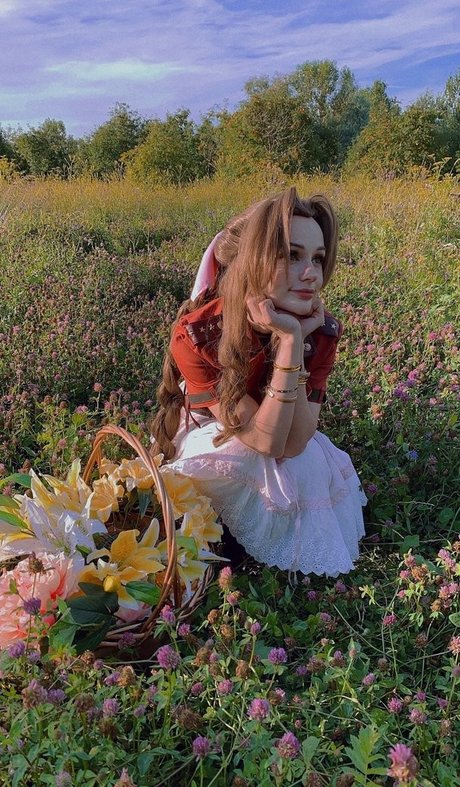 Alcololi naked model image