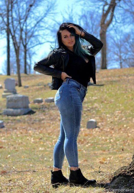 curvy girls onlyfans pornographic photos