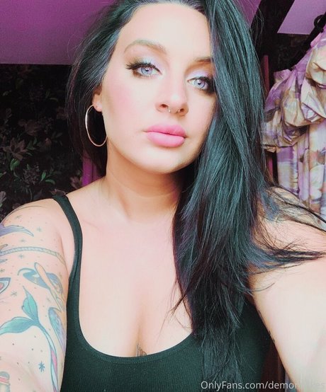 Demoncakes hot star photo