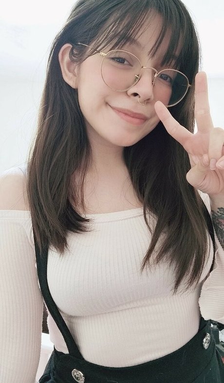 Itsbunnycita nude model gallery