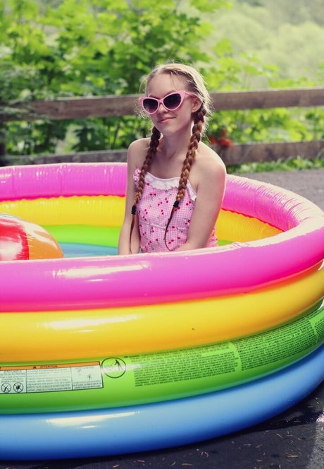 Dolly Little actress photos