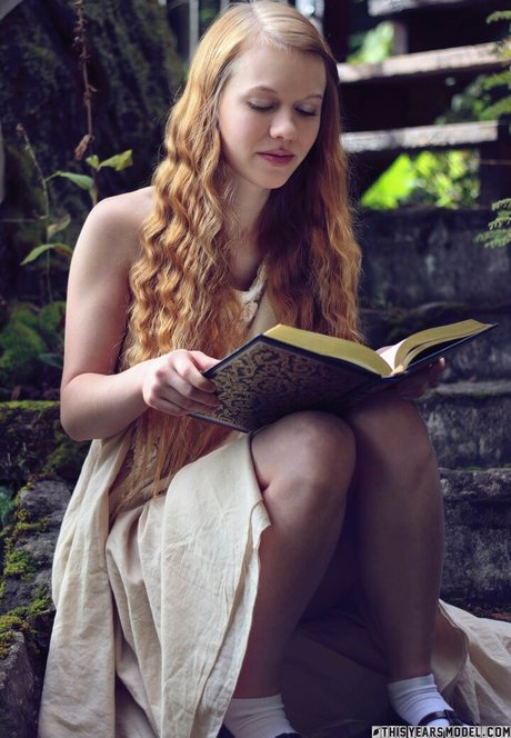 Dolly Little nice model images