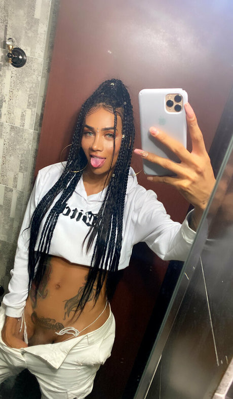 Laura Saenz pretty model photo