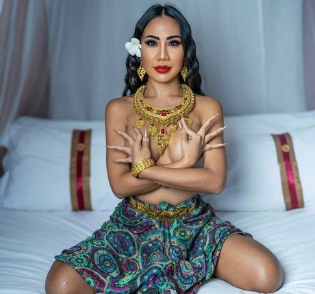 fernieasianx model picture