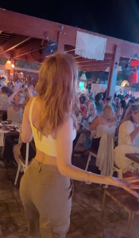 Aysennyuksel top model pic