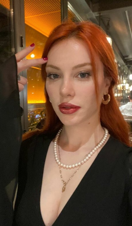 Aysennyuksel art model pic