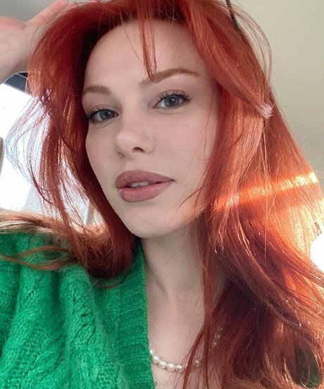 Aysennyuksel sexy actress gallery