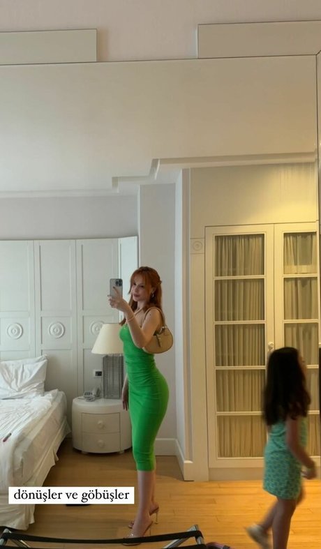 Aysennyuksel model nudes pic