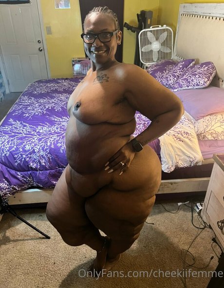 cheekiifemme Quick model image