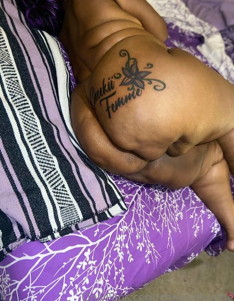 cheekiifemme model nudes pics