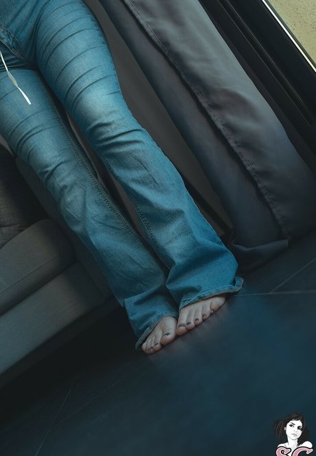 Kamikasered sexy actress pics