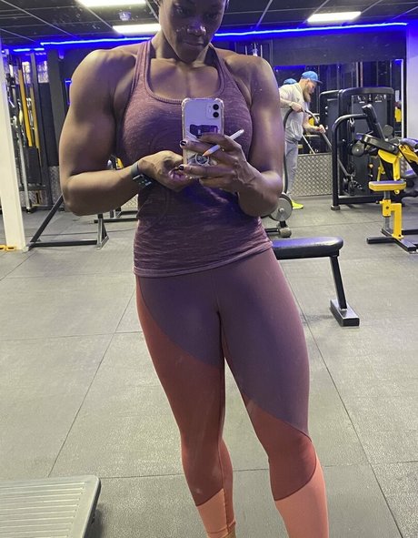 tillysworld model free photo