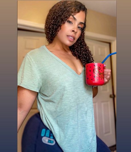 jamiliasworld model erotic pics