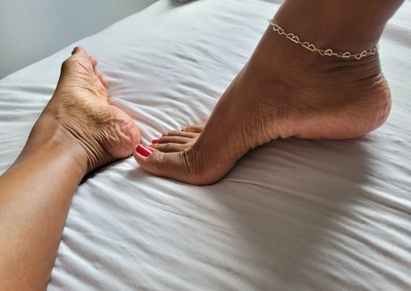 lauraazevedoqueen pornstar naked photos