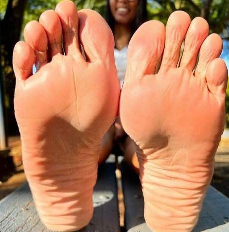 lauraazevedoqueen erotic model image