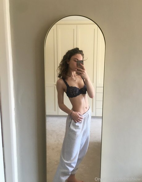 freshkiwi nude actress pictures