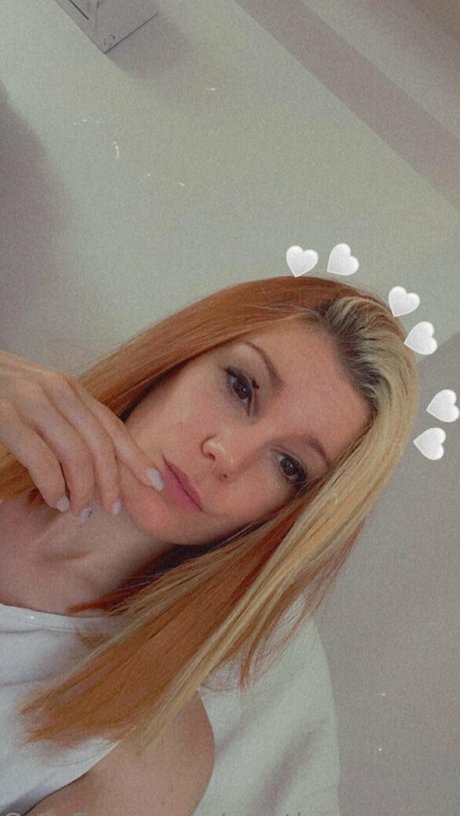 anntheredhead nudes model pics