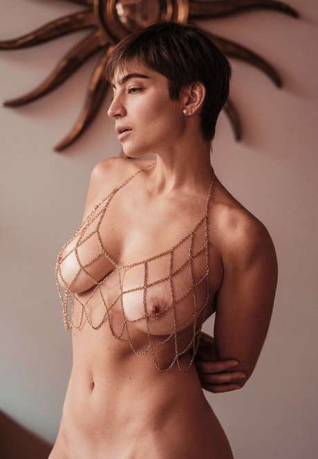 ThePeachApp best actress galleries