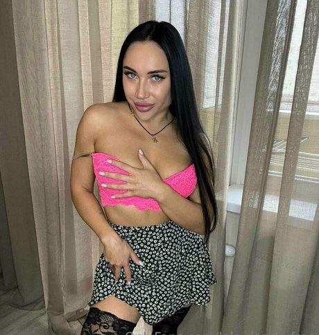 lola dazzle free model high quality image