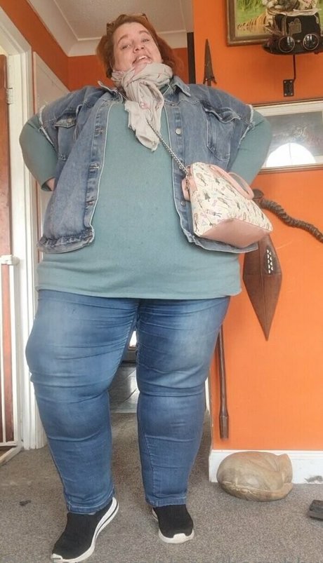 abigailbarrybbw nude model picture